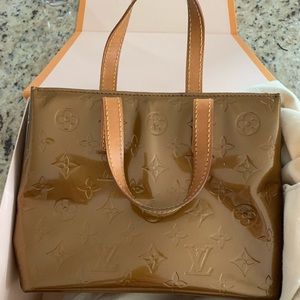 Authentic Louis Vuitton Vernis Reade PM